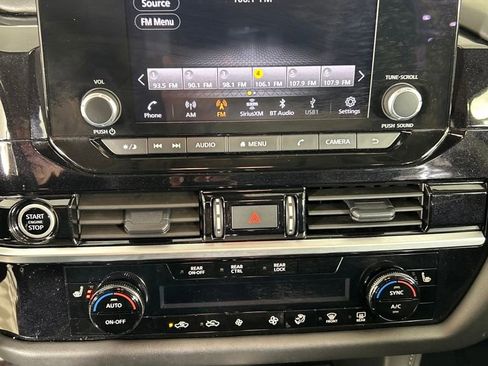 Used 2024 Nissan Pathfinder SV image 14