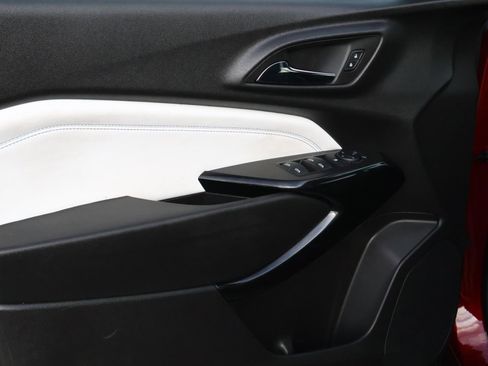 Used 2025 Chevrolet Trax LT w/ LT Convenience Package image 14