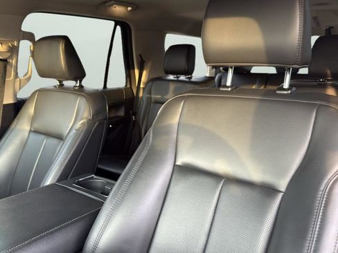 Used 2023 Ford Expedition XLT image 10
