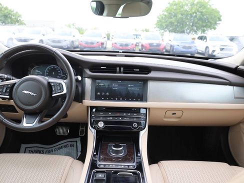 Used 2020 Jaguar XF Prestige AWD/4WD image 14