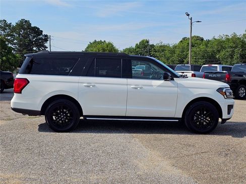 Used 2022 Ford Expedition Max XLT RWD image 16
