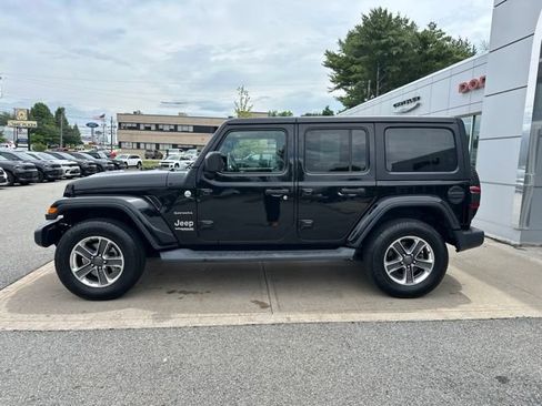 Used 2019 Jeep Wrangler Unlimited Sahara w/ Cold Weather Group AWD/4WD image 4