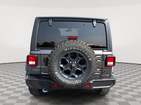 Used 2023 Jeep Wrangler Unlimited w/ Cold Weather Group AWD/4WD image 6