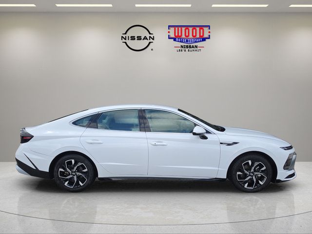 Used 2025 Hyundai Sonata SEL FWD image 2