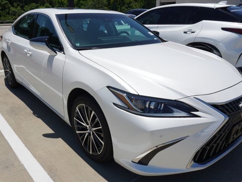 Used 2025 Lexus ES 300h w/ Premium Package FWD image 3