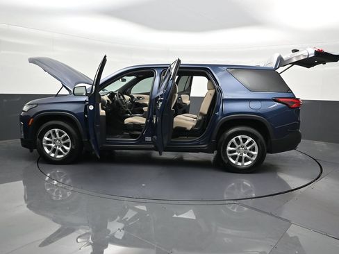 Used 2023 Chevrolet Traverse LS FWD image 34