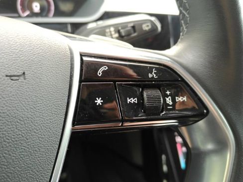 Used 2022 Audi e-tron Premium Plus AWD/4WD image 42