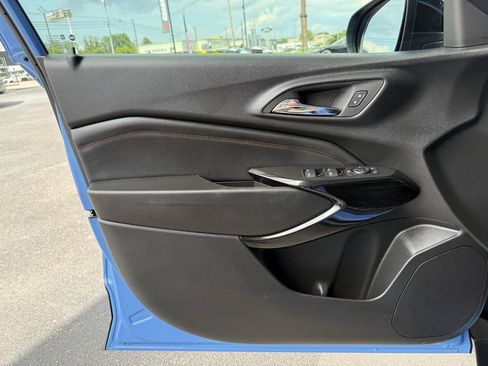 Used 2024 Chevrolet Trax RS w/ Sunroof Package FWD image 10