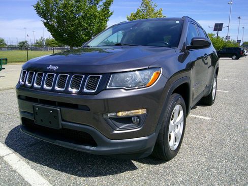 Used 2019 Jeep Compass Latitude w/ Popular Equipment Group AWD/4WD image 20