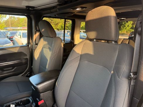 Used 2018 Jeep Wrangler Unlimited Sport S AWD/4WD image 12