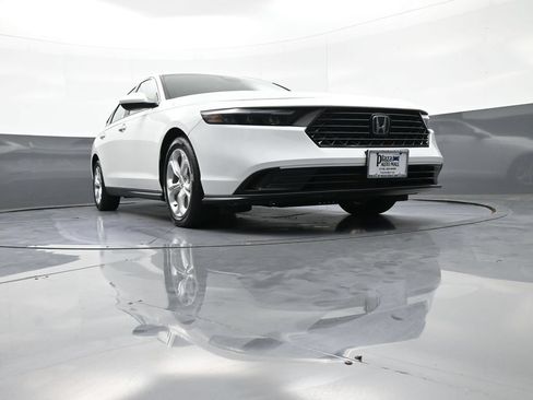 Certified 2023 Honda Accord LX image 27
