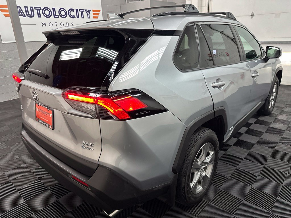 Used 2025 Toyota RAV4 XLE AWD/4WD image 9