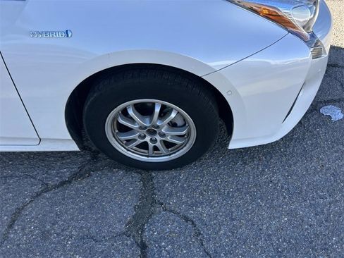 Used 2017 Toyota Prius Four image 11