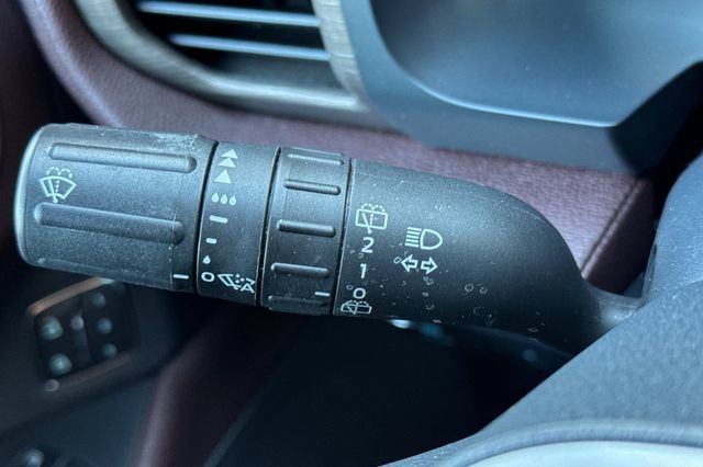 Used 2023 Ford Expedition Limited AWD/4WD image 39