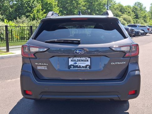Used 2023 Subaru Outback Premium AWD/4WD image 6