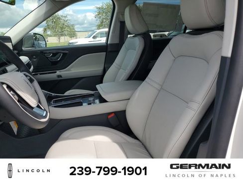 New 2025 Lincoln Aviator 2WD w/ Equipment Group 101A image 18