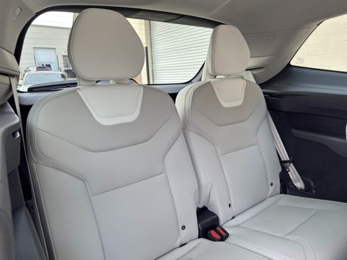 Used 2025 Volvo EX90 Ultra AWD/4WD image 40