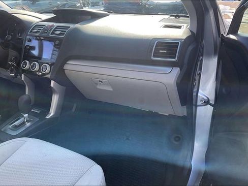 Used 2017 Subaru Forester 2.5i Premium image 16