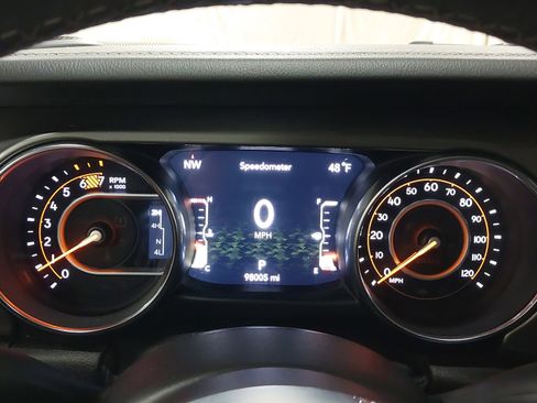Used 2019 Jeep Wrangler Unlimited Sahara w/ Safety Group AWD/4WD image 18