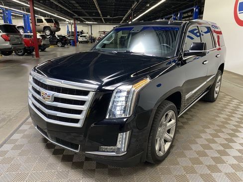 Used 2019 Cadillac Escalade Premium Luxury image 6