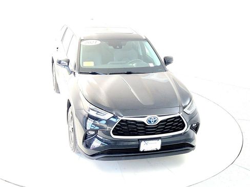 Certified 2021 Toyota Highlander XLE image 16