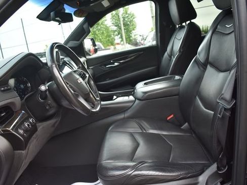 Used 2019 Cadillac Escalade ESV Platinum AWD/4WD image 33