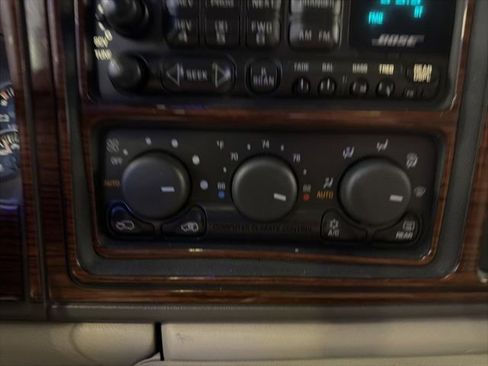 Used 2002 Cadillac Escalade EXT image 26