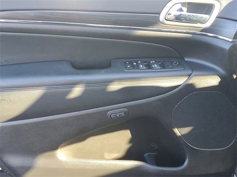 Used 2020 Jeep Grand Cherokee Limited image 16