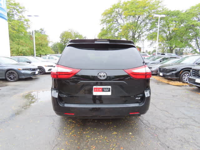 Used 2019 Toyota Sienna XLE Premium FWD image 5