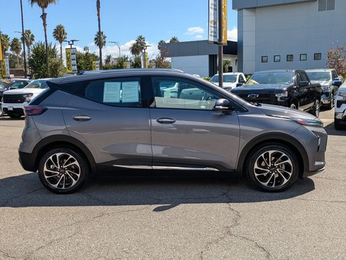 Used 2022 Chevrolet Bolt EUV Premier w/ Sun & Sound Package image 4