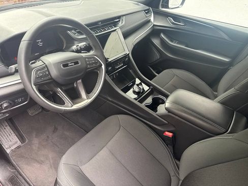 Used 2025 Jeep Grand Cherokee L Laredo w/ Luxury Tech Group I AWD/4WD image 3
