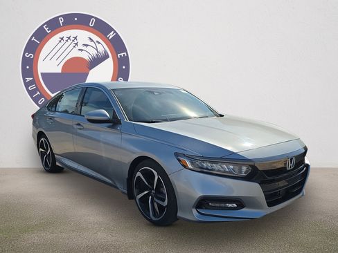 Used 2018 Honda Accord Sport image 2