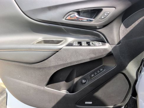 Used 2024 Chevrolet Equinox Premier FWD image 16