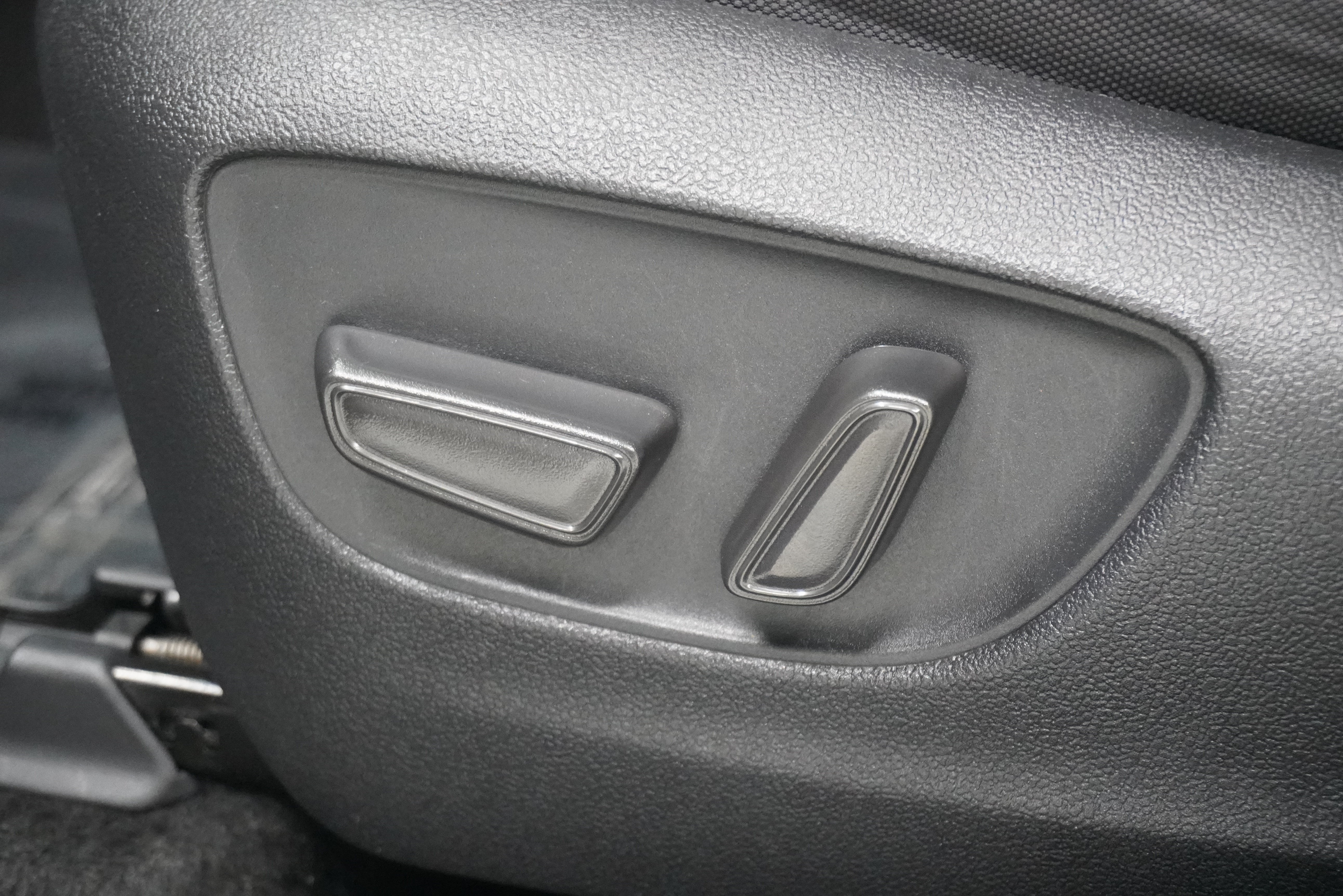 Used 2024 Toyota Highlander LE FWD image 17
