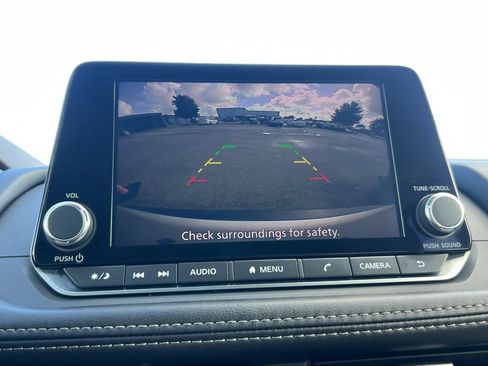 Used 2023 Nissan Rogue SV FWD image 9