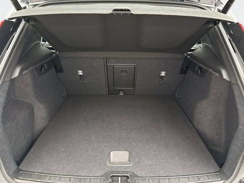 Used 2025 Volvo XC40 B5 Core image 20