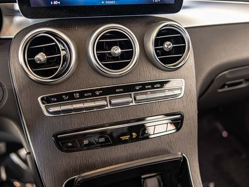 Used 2022 Mercedes-Benz GLC 300 GLC 300 image 28