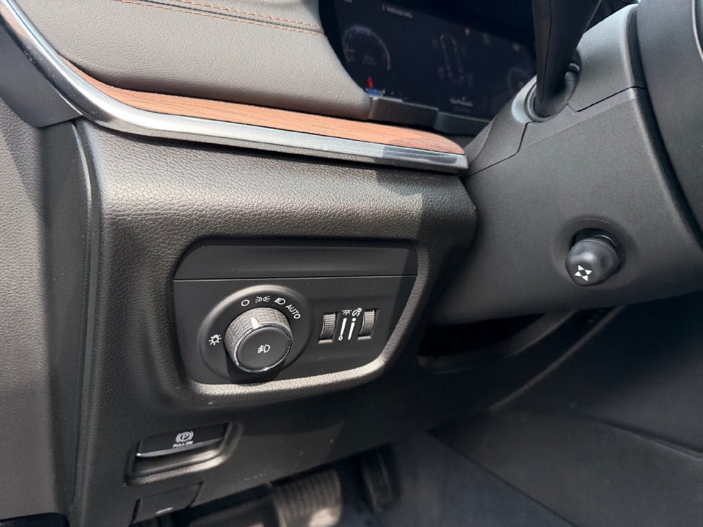 Used 2023 Jeep Grand Cherokee L Summit AWD/4WD image 22