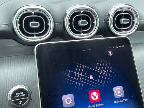 Used 2025 Mercedes-Benz GLC 300 4MATIC image 33