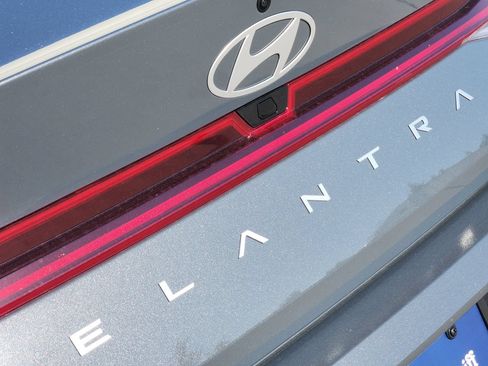 New 2026 Hyundai Elantra Limited FWD image 8