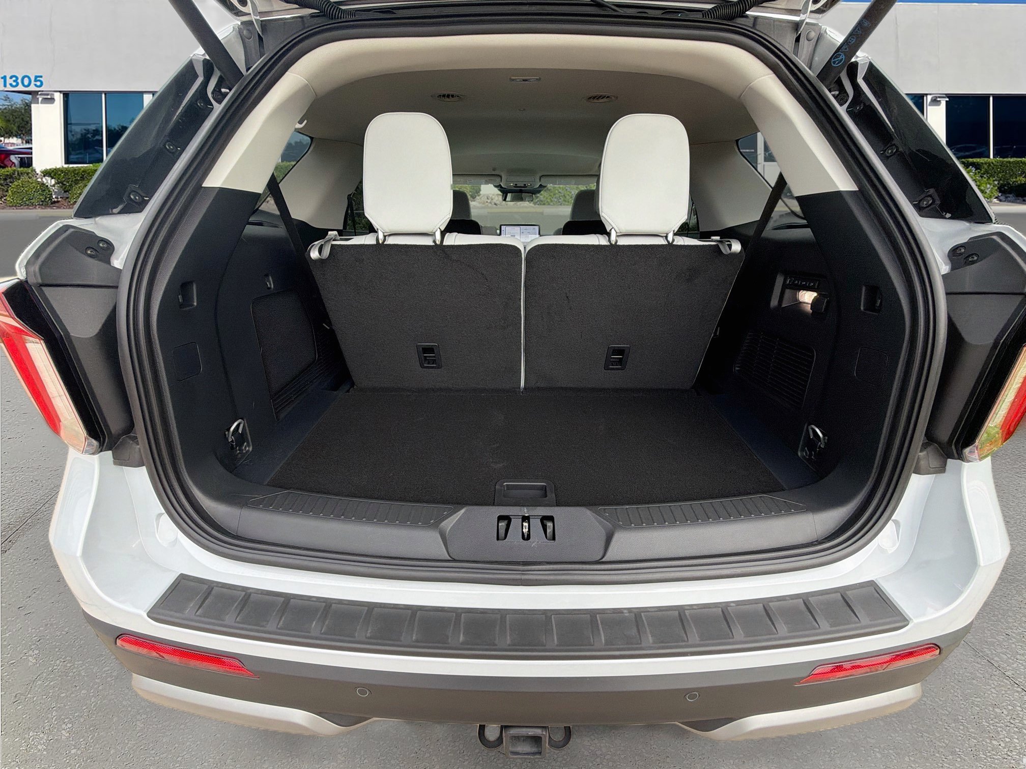 New 2026 Ford Explorer Platinum w/ LUX Leather Package AWD/4WD image 9