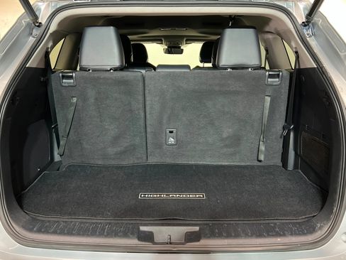 Used 2020 Toyota Highlander Limited image 23