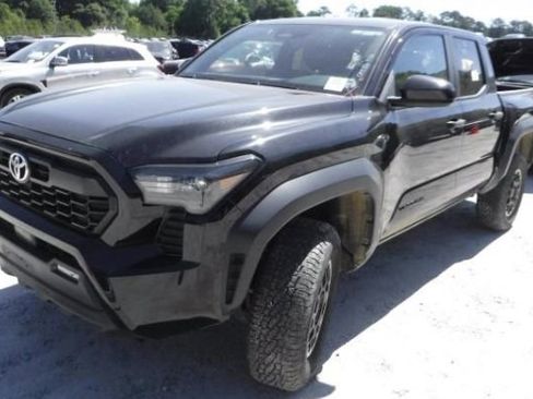 Used 2024 Toyota Tacoma TRD Off-Road AWD/4WD image 12