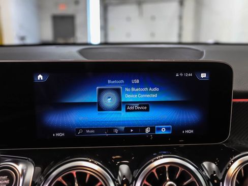 Used 2021 Mercedes-Benz GLB 250 4MATIC image 16