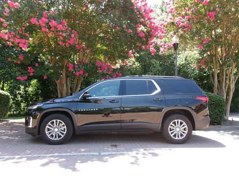 Used 2023 Chevrolet Traverse LT w/ LPO, Floor Liner Package AWD/4WD image 4