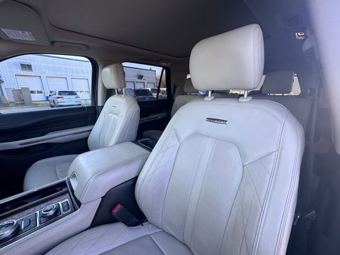 Used 2019 Ford Expedition Platinum image 11