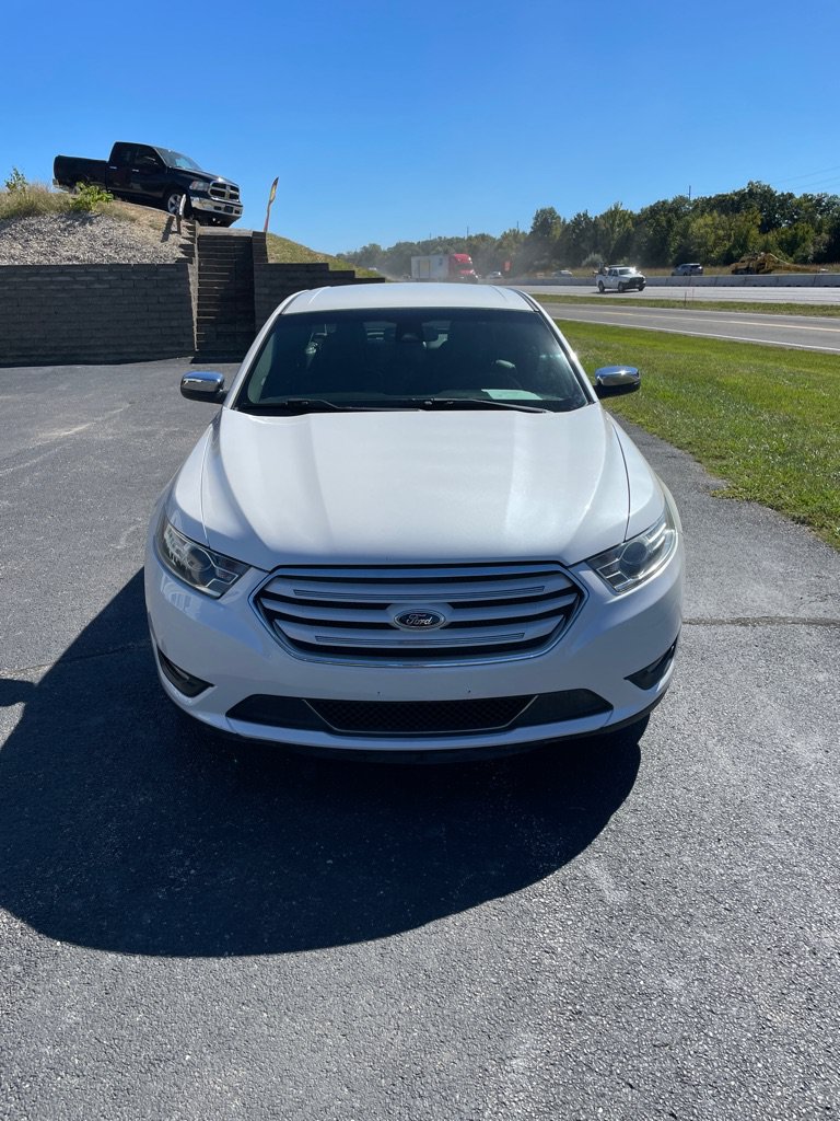 Used 2014 Ford Taurus Limited w/ Equipment Group 301A AWD/4WD image 8