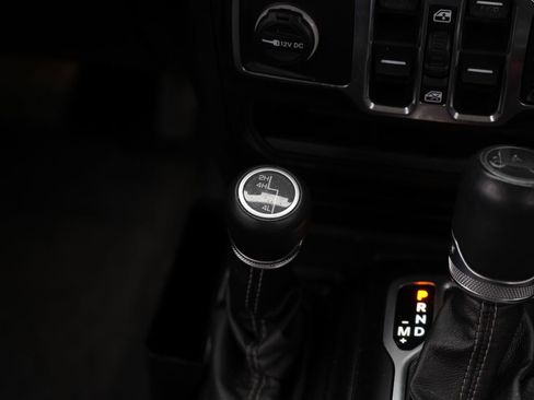 Used 2018 Jeep Wrangler Unlimited Sahara w/ Dual Top Group AWD/4WD image 40