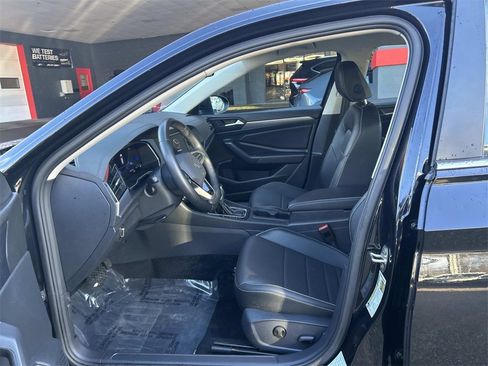 Used 2024 Volkswagen Jetta SE image 11