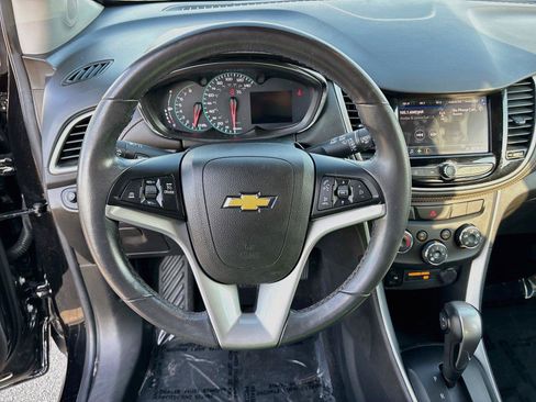 Used 2020 Chevrolet Trax LT w/ Redline Edition FWD image 11